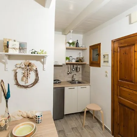 Kamaraki Old Town 6 *