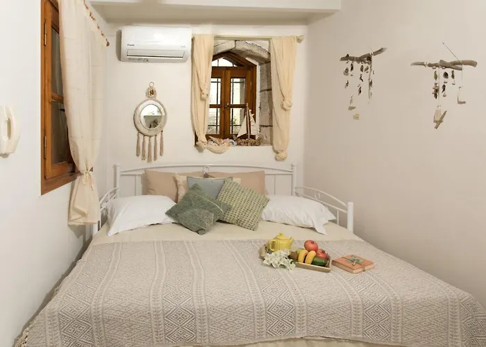 Kamaraki Old Town 6 *