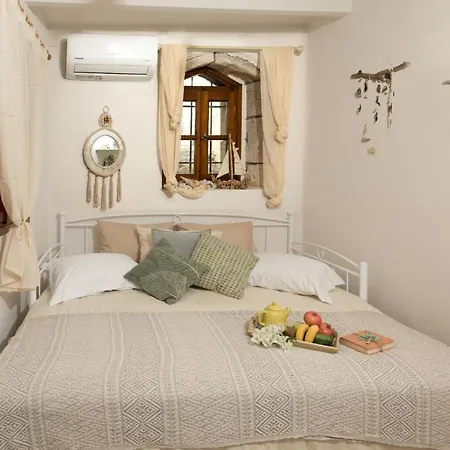 Kamaraki Old Town 6 *